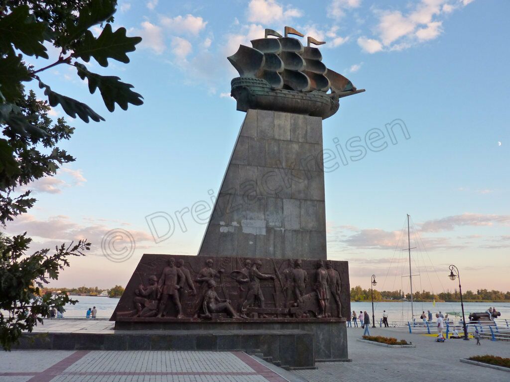 Das Denkmal für die Schifffahrt auf dem Dnepr in Cherson