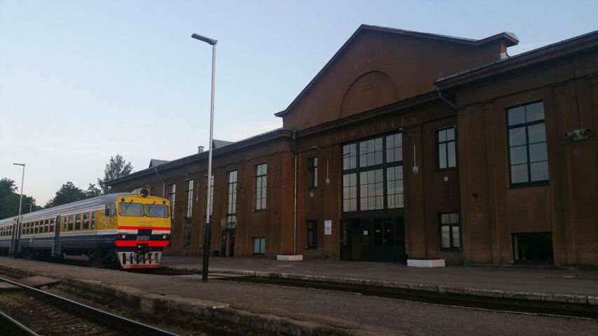 LV-Daugavpils-Bahnhof-Zug-20160602_211801