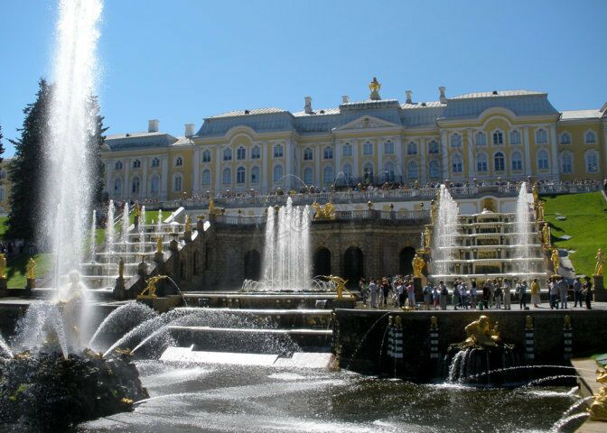 RU-Sankt-Petersburg-Peterhof-Brunnen-Peterhof und seine Brunnen bei Sankt Petersburg, Russland