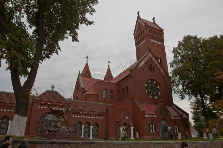 Kirche des heiligen Simon und der heiligen Helena (Rote Kirche) in Minsk